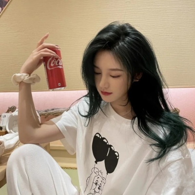 现在网络上超火的女生真人个性头像合集来啦，一共10张