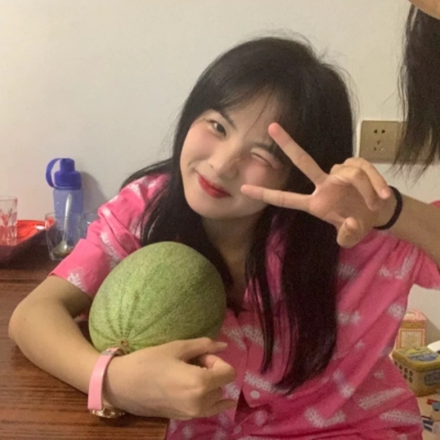 新版18岁左右真人女生头像 共17张可自取