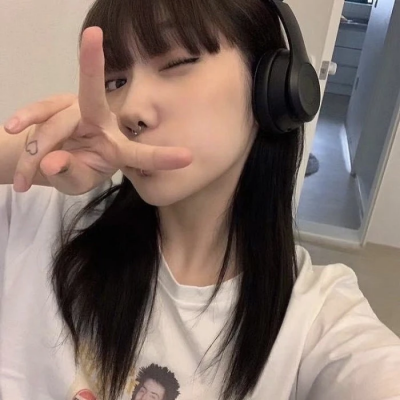 14张氛围感拉满的ins风真实女生头像合集