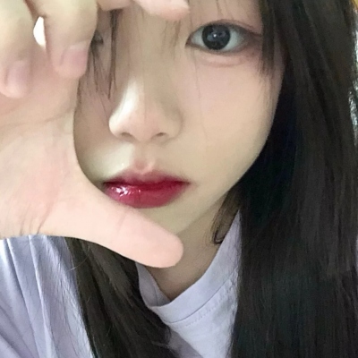 20张真人女生生活照头像合集 氛围感拉满