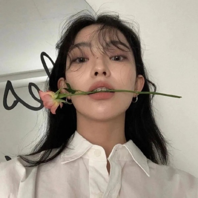 15张超有氛围感的真人女生头像，看完就想换头像