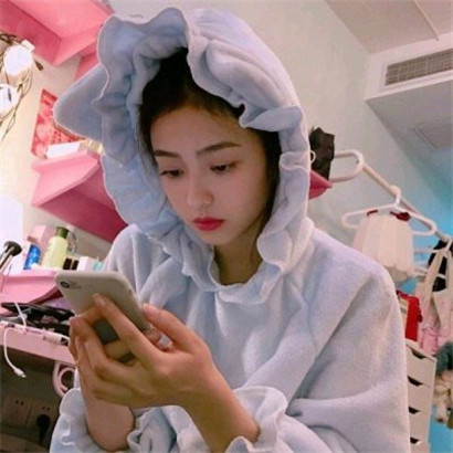 爆火的简约气质女生微信头像，一共10张