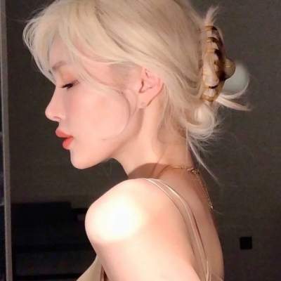 超火高清女生头像合集，一共14张好看又时髦