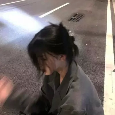 小红书爆火的真人女生头像 共17张