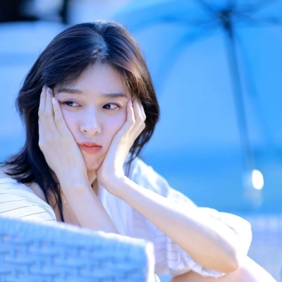 20张真人女生潮图头像合集 网感拉满的日常头像素材