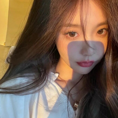 现在当下超火的真人青春女生头像来啦，一共20张