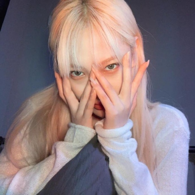 11张真人高冷女生头像合集 氛围感拉满