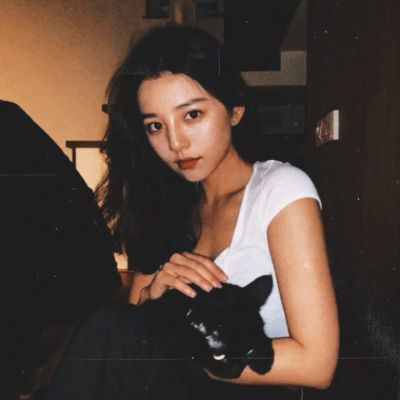 ins氛围感拉满的真人女生头像（16张）