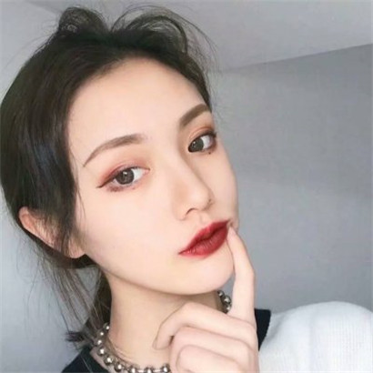 爆火的简约气质女生微信头像，一共10张