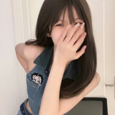 14张高清ins风女生真人微信头像 好看又清晰