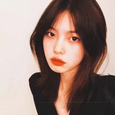 女生ins风小众真人头像合集来了！共18张不撞款的个性女头