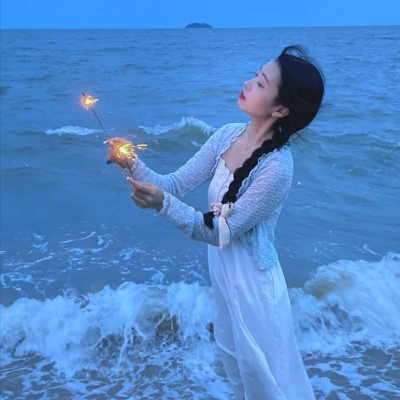 16张氛围感拉满！干净气质海边真人女生头像合集