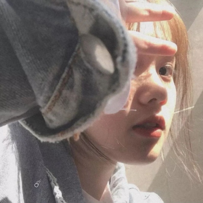 12张当下流行的模糊画风女生头像 快来收藏