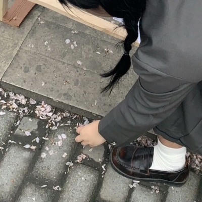 14张高清ins风女生真人微信头像 好看又清晰