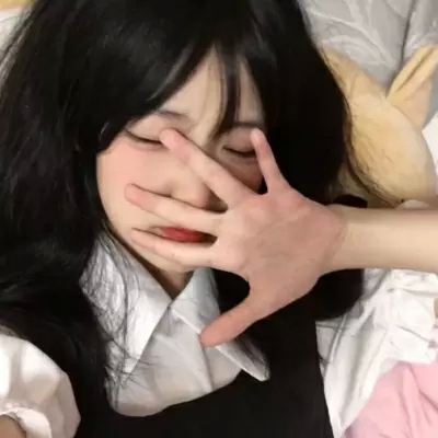 小红书爆火的真人女生头像 共17张