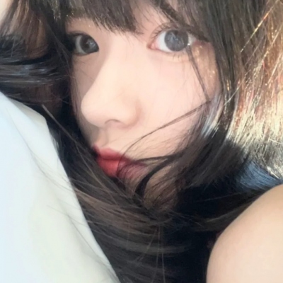 超火的青春校园风女生真人头像 共6张