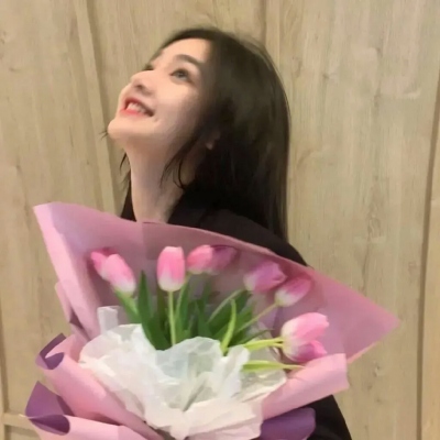 14张高清ins风女生真人微信头像 好看又清晰