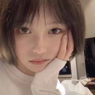 8月超适合用的清新干净女生头像，一共19张