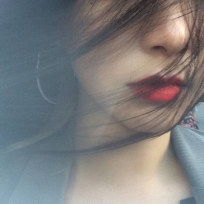 超火的女生高清头像合集 共16张