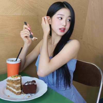 超火的女生真人微信头像 18张高清合集