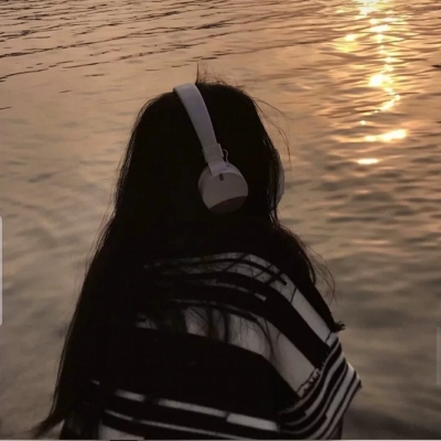 快手超火的女生真人头像合集（17张）