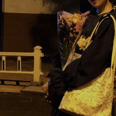 11张质感拉满的真人伤感女生头像