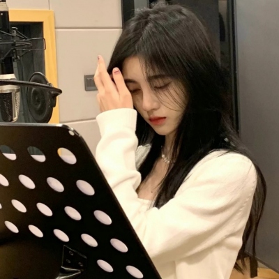 新款好看的微信女生真人头像合集来啦，共12张