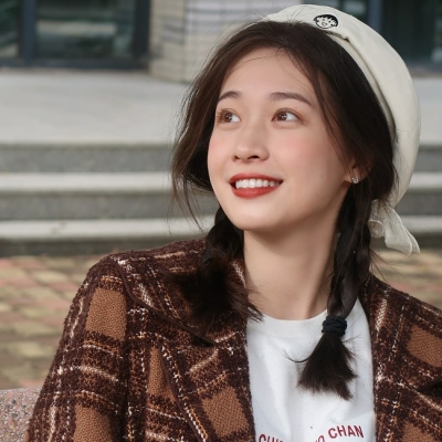 超火的女生真人微信头像 18张高清合集