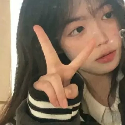 小红书爆火的真人女生头像 共17张