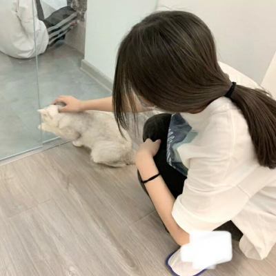 11张氛围感拉满的微丧温柔真人女头像