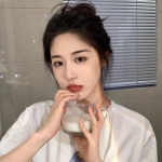 超火的女生真人微信头像 共20张