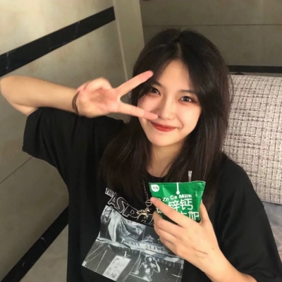 12张当下流行的模糊画风女生头像 快来收藏