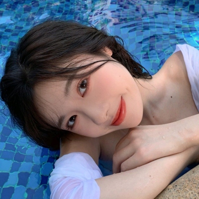 20张清新氛围感露肩女生头像合集