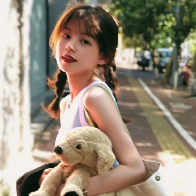 超火的女生真人微信头像 一共9张