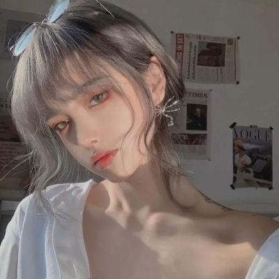 ins氛围感拉满的真人女生头像（16张）