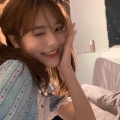 超火的女生真人微信头像 18张高清合集