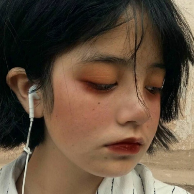 12张质感拉满的真人女生头像 小众又高级