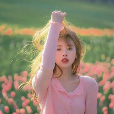 11张真人版女生与花的头像合集 快存来当头像