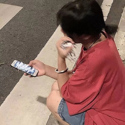 7张不露脸的网红女生真人背影头像，快收好