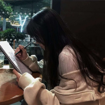 11张质感拉满的真人伤感女生头像