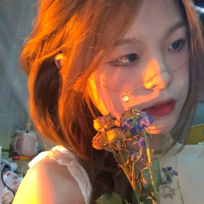 新款好看的微信女生真人头像合集来啦，共12张