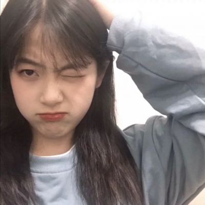 20张真人女生潮图头像合集 网感拉满的日常头像素材