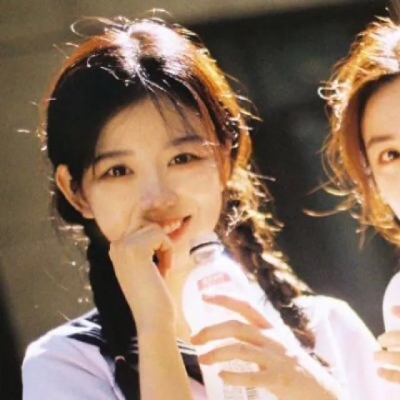 12张复古港风模糊感女生真人头像，氛围感拉满