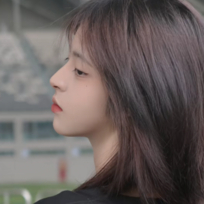 6张带微丧感的干净女生真人头像合集