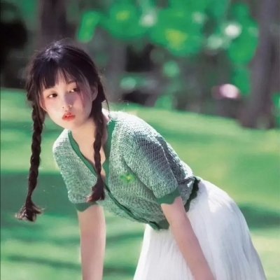 14张质感拉满的清新文艺女生头像，快存来当头像