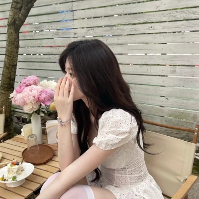 超火的霸气女生真人头像 9张合集