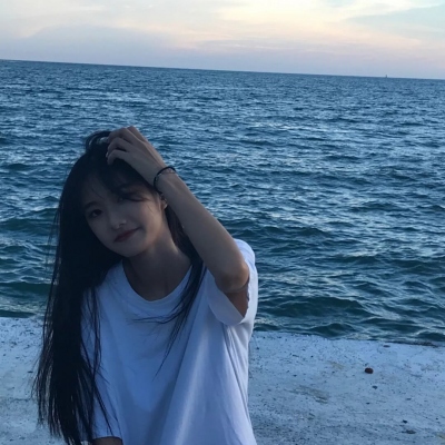 9张氛围感拉满！海边女生唯美气质真人头像合集