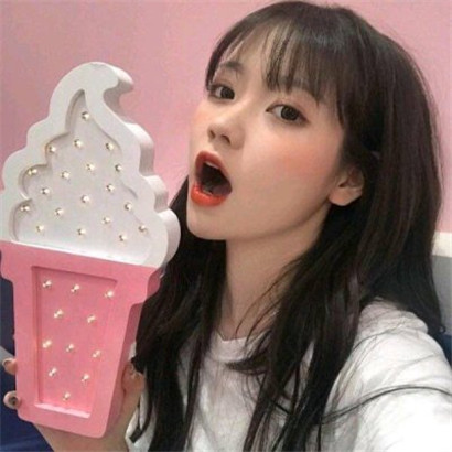 爆火的简约气质女生微信头像，一共10张