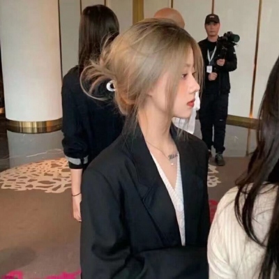 ins风温柔女生头像合集 共18张高清图