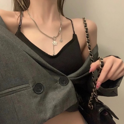 15张超有氛围感的真人女生头像，看完就想换头像